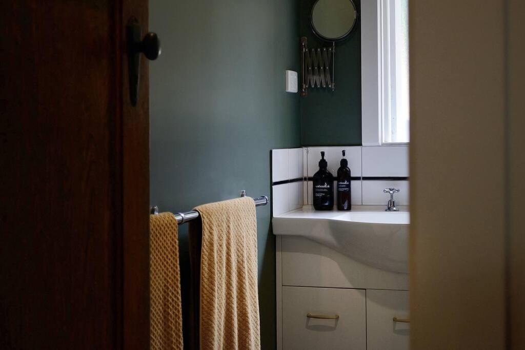 Harrys House Warburton - Peaceful Riverside Cottage In The Perfect Location Luaran gambar